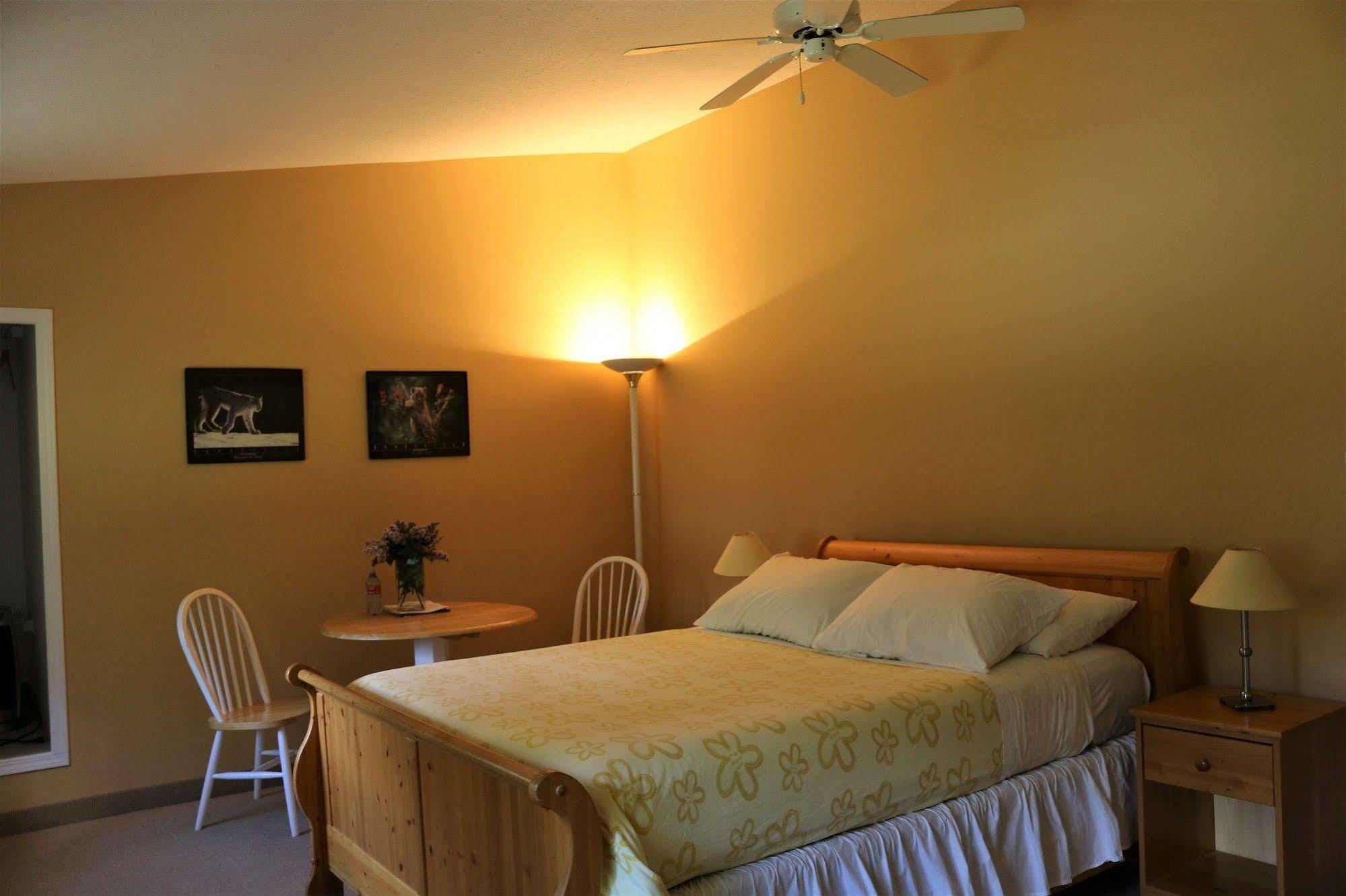 Mulvehill Creek Wilderness Inn And Wedding Chapel 레벨스톡 외부 사진